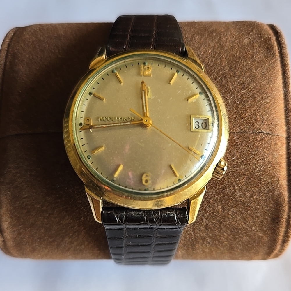 Bulova Accutron men's wristwatch features a classic design with a 14K solid GF